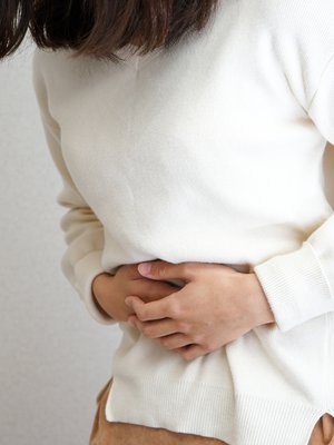 Vatsakipu on yksi tavallisimmista tulehduksellisten suolistosairauksien oireista.