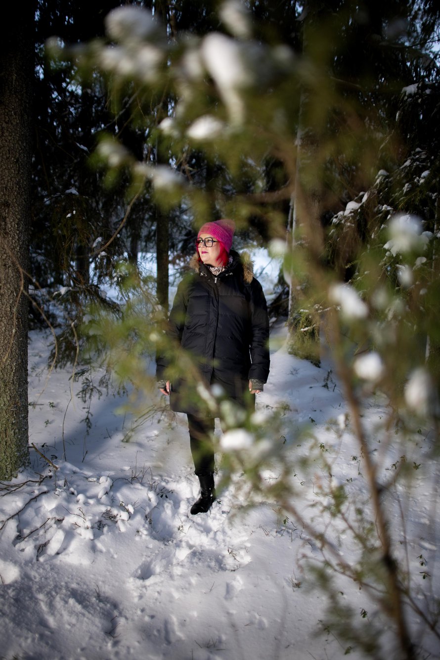 Nilla valitsi kirjailijanimekseen Nilla Kjellsdotterin isänsä Kjellin mukaan. Nillaksi häntä on kutsuttu aina Pernillan sijaan.