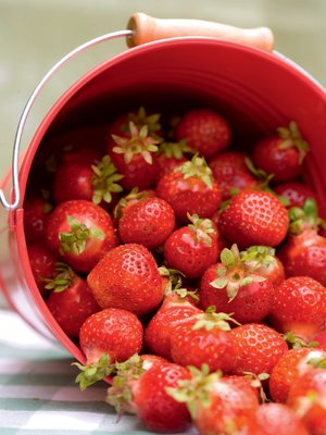 Herkuttele tuoreilla mansikoilla pitkin kesää ja säilö talven varalle pakastaen tai hillona.