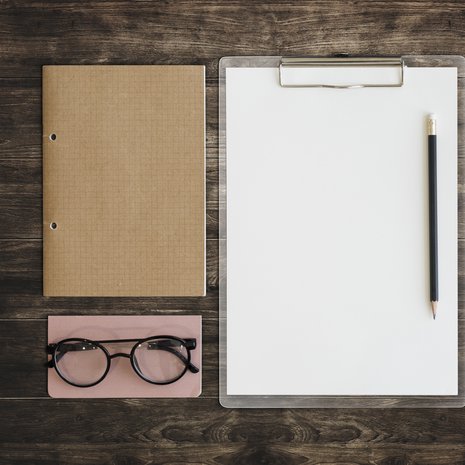 Kyllähän pöydän on kiva olla järjestyksessä.