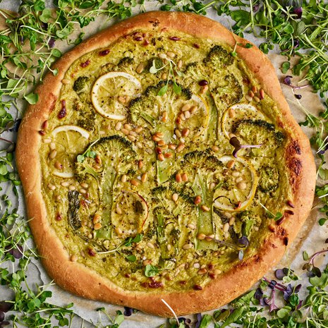 Pizzapohjan maun salaisuus on hidas kohotus. Siksi se leivotaan kylmään veteen.