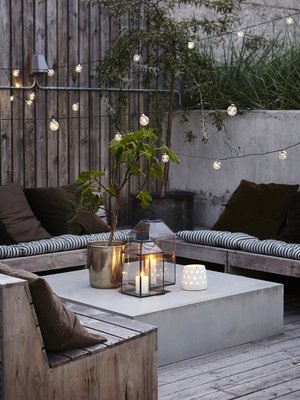 House Doctorin valkoinen Cut -lyhty 18 e, Royaldesign, Base-kynttilälyhty korkeus 26 cm, 35 e, Herttanen.