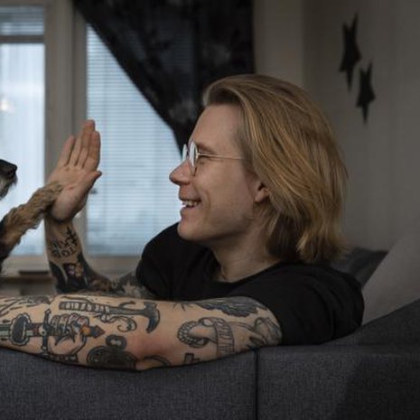 Ville Verkkapuro oli Pietarsaaressa hoitamassa äitinsä Elsa-koiraa, kun äiti oli Tampereella konsertissa.