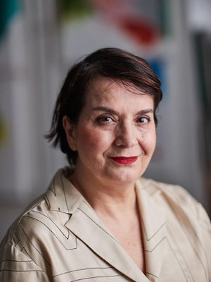 Melek Mazici, 66, muutti Turkista Suomeen 25-vuotiaana. "Minulta kysytään aina, mikä osa minussa on suomalaista ja mikä turkkilaista. Molemmat puoleni ovat 41 vuodessa sulautuneet yhteen, eikä niitä voi erottaa."