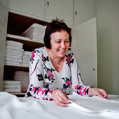 Liisa Hartikainen on tuonut ekologisen sappisaippuan Ruotsin hovin liinavaatevarastoon. 