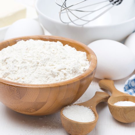 Siis ööh. Ohjeessa puhutaan desilitroista, pussin kyljessä grammoista. Paljonko painaa yksi desilitra?