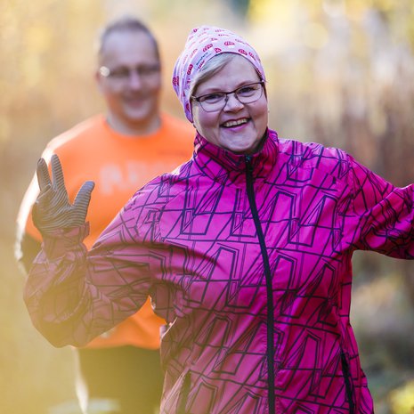 Lea Lottonen, 51, asuu Lappeenrannassa miehensä Akin ja kahden kissansa kanssa. Molempien harrastus on lenkkeily. Lealla on kuusi lasta.
