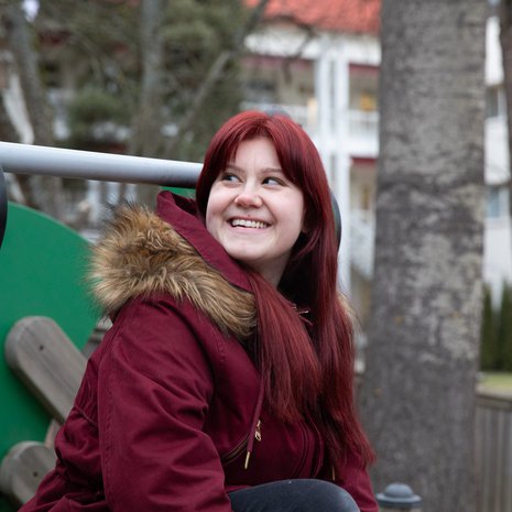 Jasmin Vuoristo asui reilun vuoden Turun ensikodissa esikoispoikansa kanssa. Nykyään hän käy siellä kertomassa tarinaansa muille äideille.