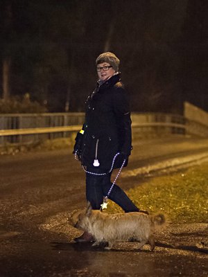 Heijastimia ei voi koskaan olla liikaa. Kiinnitä niitä molemmille puolillesi.