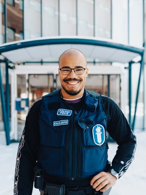 Danielia kosketti, kun nuori poika keräsi yleisötilaisuudessa rohkeutensa ja tuli kiittämään. ”Hän sanoi, että kukaan muu ei ollut koskaan kertonut heille rikoksista ja rikoslaista.”