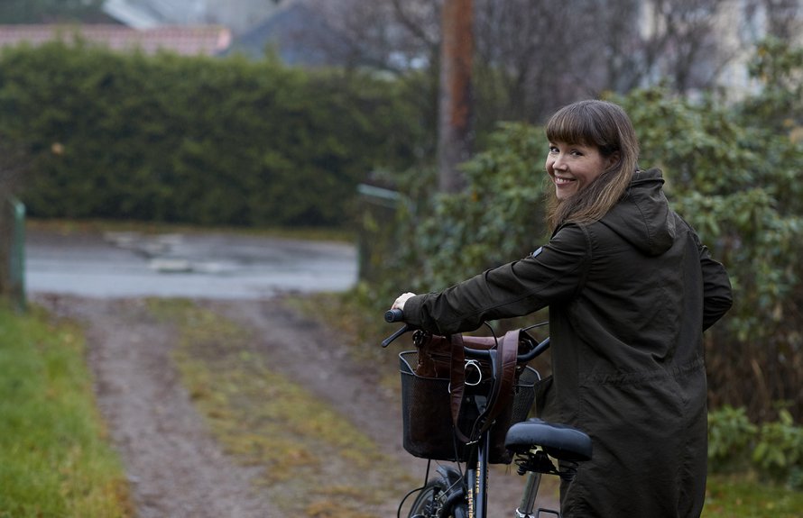 ”Jos lapsi joutuu erotilanteessa valitsemaan vanhempiensa välillä, päätös on hänelle yleensä raskas ja ristiriitainen”, Julia Korkman sanoo.