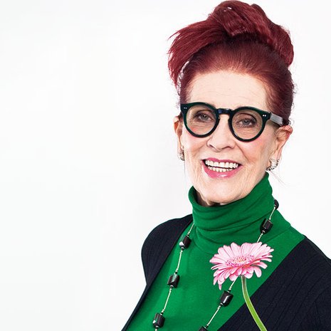 Kodin Kuvalehden lukijat valitsivat vuonna 2013 yrittäjä, luennoitsija Aira Samulinin Suomen halattavimmaksi julkisuuden henkilöksi.