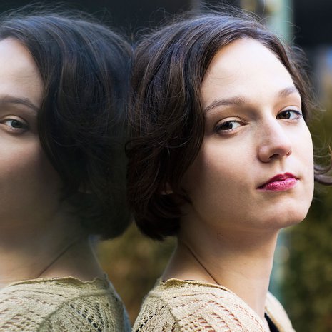  Anjuli Korhonen on lähettänyt ahdistusta  käsitteleviä runojaan kustantajille. ”Olen ylpeä siitä, että olen pystynyt kääntämään vaikean asian voimaksi.”