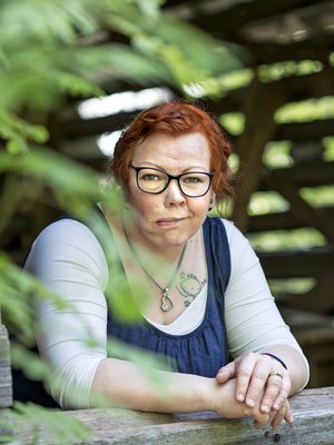 Riikka Niemelä, 41, asuu Kempeleessä. Perheeseen kuuluvat mies sekä 3- ja 10-vuotiaat pojat. Vapaa-aikanaan Riikka kirjoittaa runoja – ja hävittää ne kiireesti.