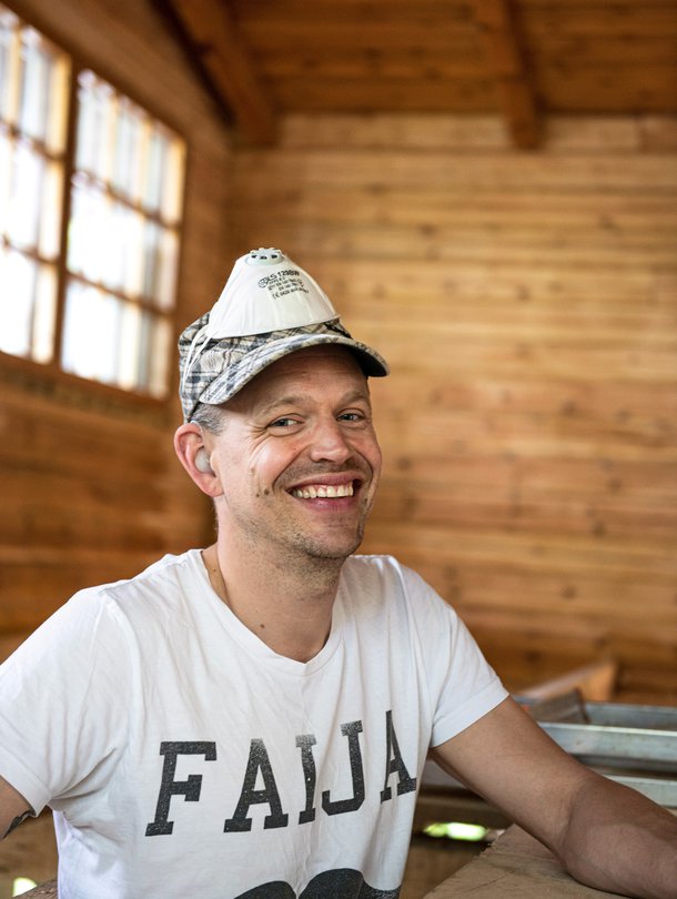 ”Yhden ominaisuuden perusteella ei kannata ajatella, että ihminen on tietynlainen. Ihmisissä on niin paljon puolia”, sanoo Signmark eli Marko Vuoriheimo.  Hän räppää:  Keep in mind: You deserve to shine.  Pidä mielessäsi: Sinä ansaitset loistaa.