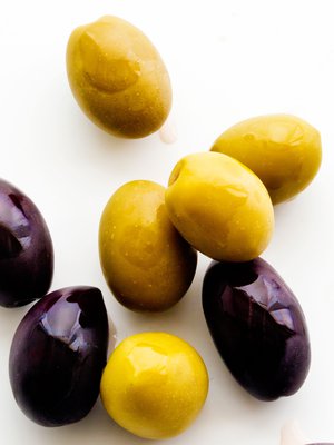 Oliiveista saa helposti maukkaan kasvistahnan.