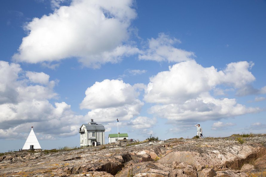 Maarianhaminan edustalla sijaitseva Kobba Klintarin luotsiasema on Ahvenanmaan oma vapaudenpatsas, joka toivotti merimiehet tervetulleeksi kotiin.