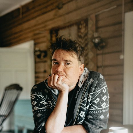 Antti on julkaissut viisi romaania ja kuusi elämäkertaa. Kuudes romaani, Latu, ilmestyy lokakuussa. 