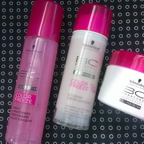 Schwarzkopf BC Bonacure Color Freeze tehohoito 200 ml, 16,90 e, hoitosuihke 200 ml, 16,90 e ja CC Cream 150 ml, 15,90.