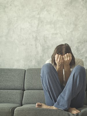 Älä jää yksin, jos elämä tuntuu liian pimeältä.