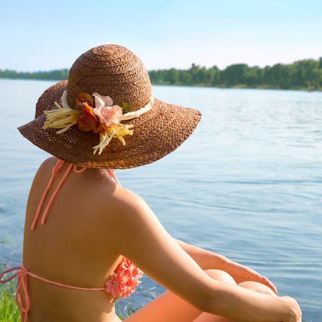 Rentoon mökkilomailuun kuuluvat helpot ja kätevät kauneustuotteet, joita voi käyttää monella eri tavalla.