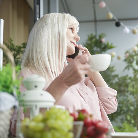 Juuri kun kaikki oli hyvin! Ampiainen ilmestyy, eikä jätä millään rauhaan.