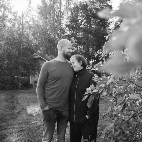  Jos Touko ei vastaa puhelimeen, Anne-äiti jättää soittopyynnön. Touko soittaa aina takaisin. 