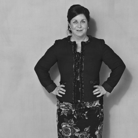 Asiakkuusjohtaja ja liikkeenjohdon konsultti Sari Tomperi, 44, vetää naisjohtajuutta edistävää hanketta viestintätoimisto Ellun Kanoissa. Seitsemänvuotiaan poikansa kanssa hän nauttii lumisista laskettelurinteistä.