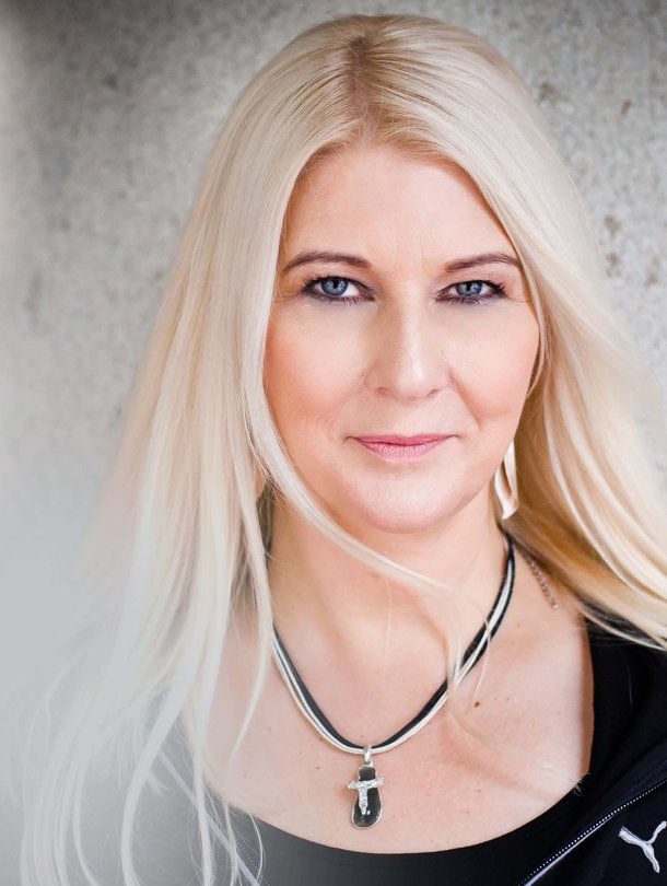 Helena Åhmanin dekkari Vallan varjo ilmestyi syyskuussa.