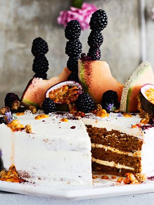 Porkkanakakku käy vegaanille, kun teet voikreemin kookosöljystä.