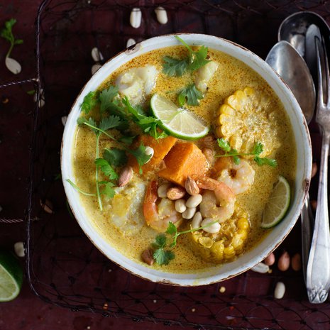 Biche de pescado on keittomainen, makeansuolainen kala-katkarapupata.