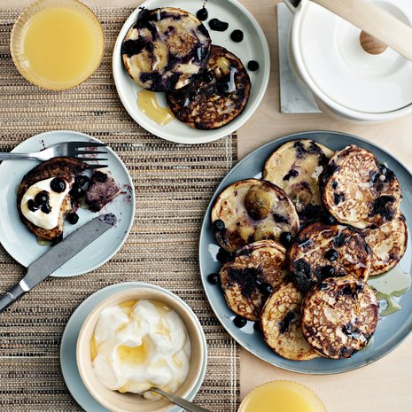 Tarjoa lettujen kaverina vaniljarahkaa hunajalla.