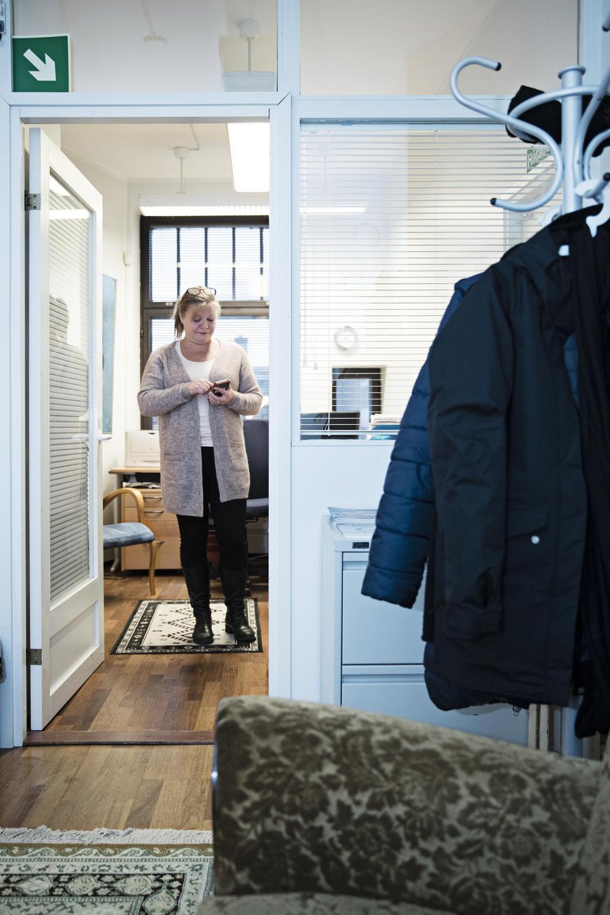 ”Jokainen nainen ja hänen kokemuksensa on ainutkertainen. Mietin, miten voin auttaa juuri häntä”, kriisityön päällikkö Heli Heinjoki sanoo.