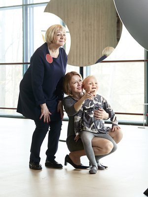 Helena Pahlman, Christina Pahlman-Roivainen ja Cecilia Roivainen käyvät usein Espoon modernin taiteen museossa Emmassa.