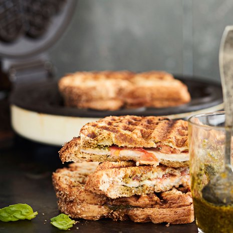 Päältä rapsakka, sisältä sulaa juustonautintoa.