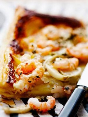 Nämä paistokset leivotaan helposti valmiista voitaikinalevystä.