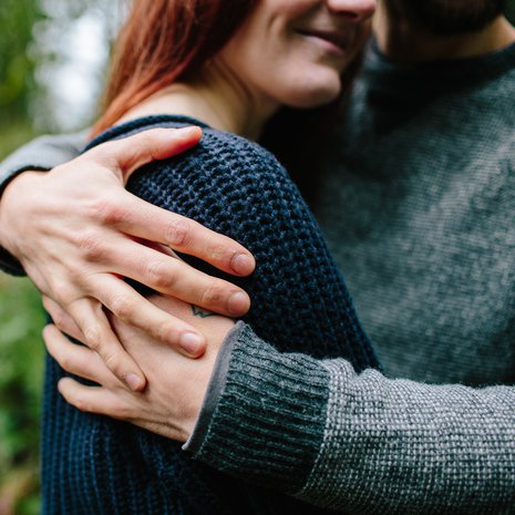 "Herkän on hyvä säädellä, minkä verran hän on muiden kanssa. Jos työpäivä on täynnä ihmisiä, ilta on kenties viisaampi rauhoittaa ja keskittyä lähimpiin", psykologi Heli Heiskanen sanoo.