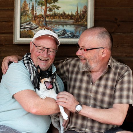 Ari ja Tapani Kotisaari ovat olleet yhdessä 26 vuotta. Kun on pelännyt, ettei löydä rakkautta tai ettei kävele enää koskaan, iloitsee jokaisesta päivästä. ”Elämä voikin olla parempaa kuin kuvitteli.”