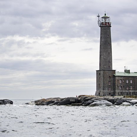Vedet majakan ympärillä ovat kivikkoisia. Kova tuuli estää veneiden pääsyn Bengtskäriin kaksi tai kolme kertaa kuukaudessa.