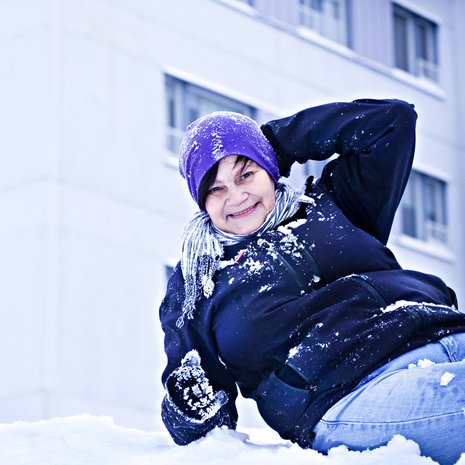 "Näin onnellinen en ole ollut koskaan ennen. Olen kiitollinen kaikesta tuesta, jota olen saanut", Ella Viitala, 59, sanoo.