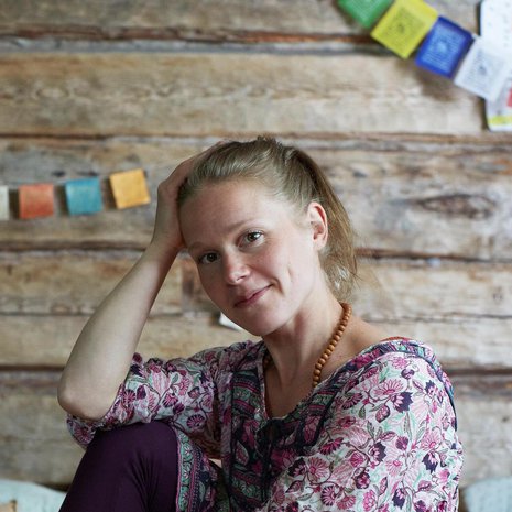 Enää Amanda Pilke ei miellytä ja mukaudu kuten ennen. "Ajattelen, että on muillekin mielenkiintoisempaa, kun annan itsestäni kokonaisen kuvan enkä vain mukaudu toisen toiveisiin."