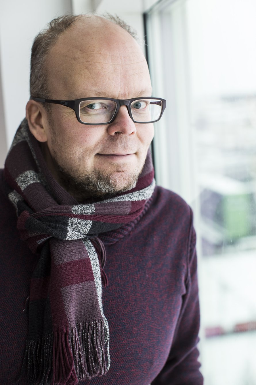 It-alan myyntipäällikkö Veli-Matti Saarinen, 47, rentoutuu parhaiten golfkentällä, sauvakävelyllä, veneillen ja tennistä pelaten.