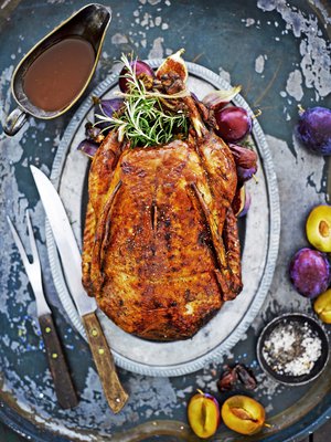 Korvaa joulukinkku ihanan rasvaisella ankalla.