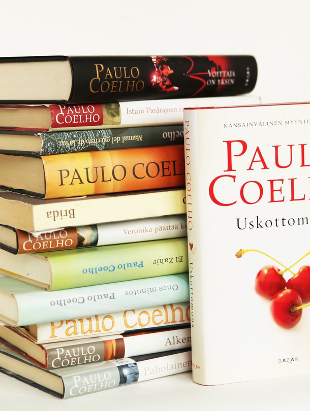Brasilialaisen Paulo Coelhon kirjoja on myyty Suomessakin yli 750 000 kappaletta.
