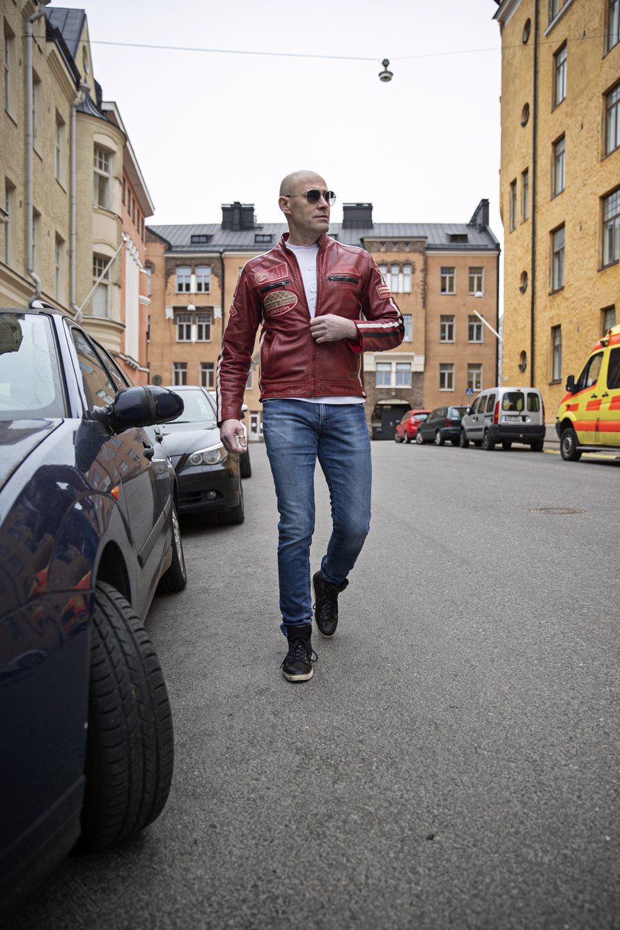 Kun Neon2:sta suosioon nousseen Jussi Rainion, 56, äiti lähti Jussin ollessa kuusivuotias, perhe asui Tehtaankadulla Helsingissä. "Kotikadultani on hyviäkin muistoja. Kesäisin tänne kopisteli hevosellaan perunakauppias."