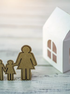 Uusperheessä yhteenmuuttoa kannattaa pohtia ja pohjustaa huolellisesti, neuvoo asiantuntija.