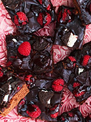 Keksisattumat maistuvat taikinassa ja kuorrutteen päällä.