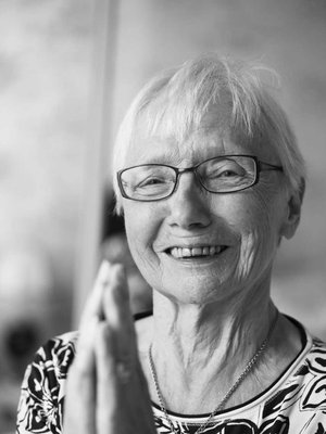 ”Elämänohjeeni kuuluu: Annan turhantärkeiden ihmisten mennä ohitseni. Uimahallin höyrysaunassakin olen huomauttanut, jos lauteilla vain valitetaan ulkonäöstä.”