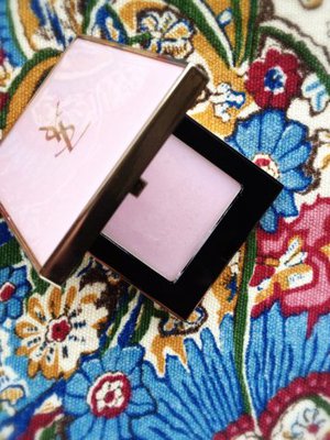 YSL:n Touche Éclat Blur Perfector, 58 euroa.