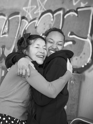 Onan teini-ikä ei ollut äidille helppo, ja omilleen Ona muutti, kun oli 19-vuotias. ”Kun emme asuneet äidin kanssa enää yhdessä, huomasin, kuinka paljon äitiä tarvitsen. Aloin taas puhua äidille avoimesti.”